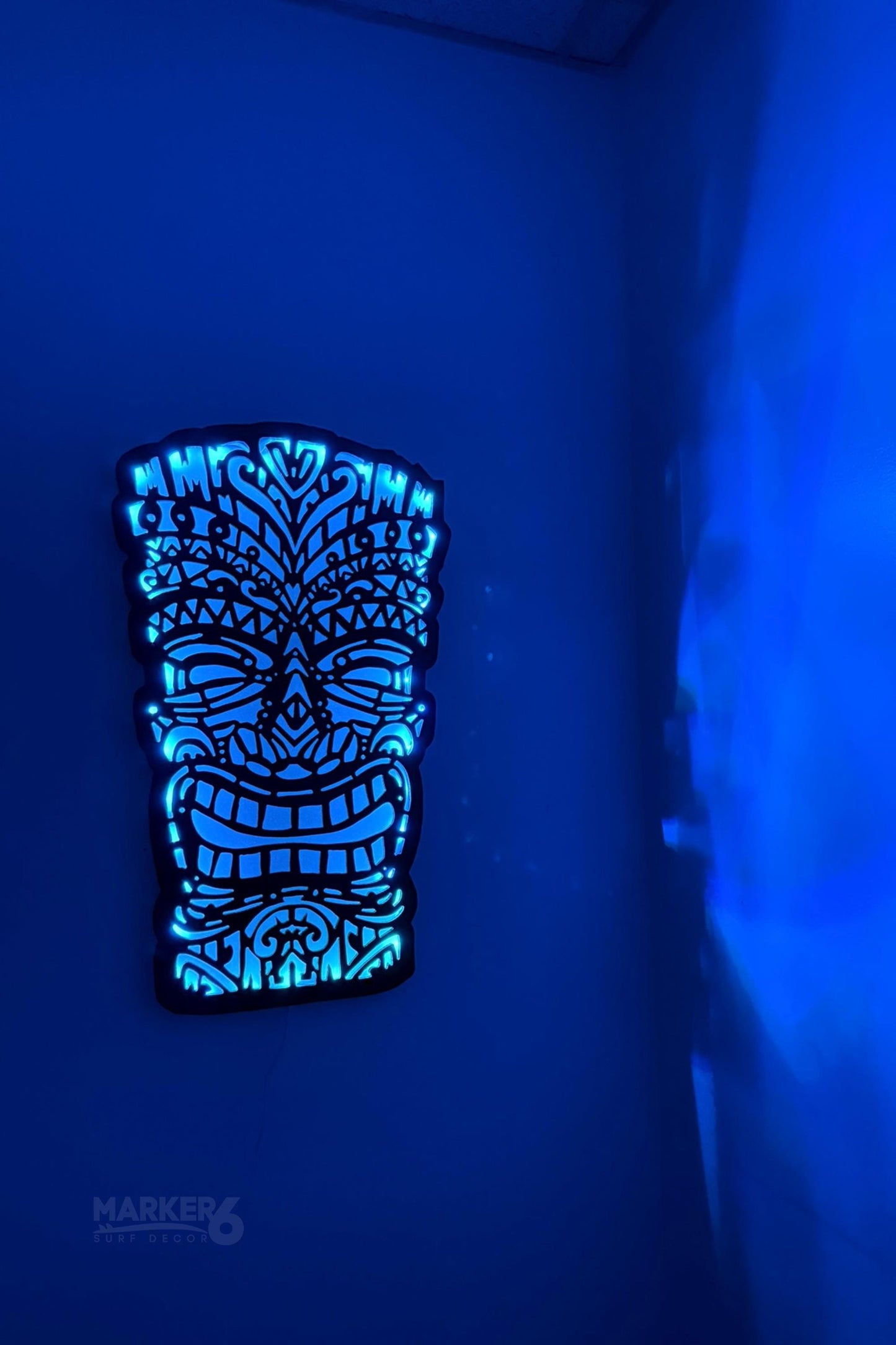 Light Up Tiki Wall Art – Color Changing LED Glow Beach Decor